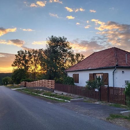 Tepke Guesthouse Garáb Exteriör bild