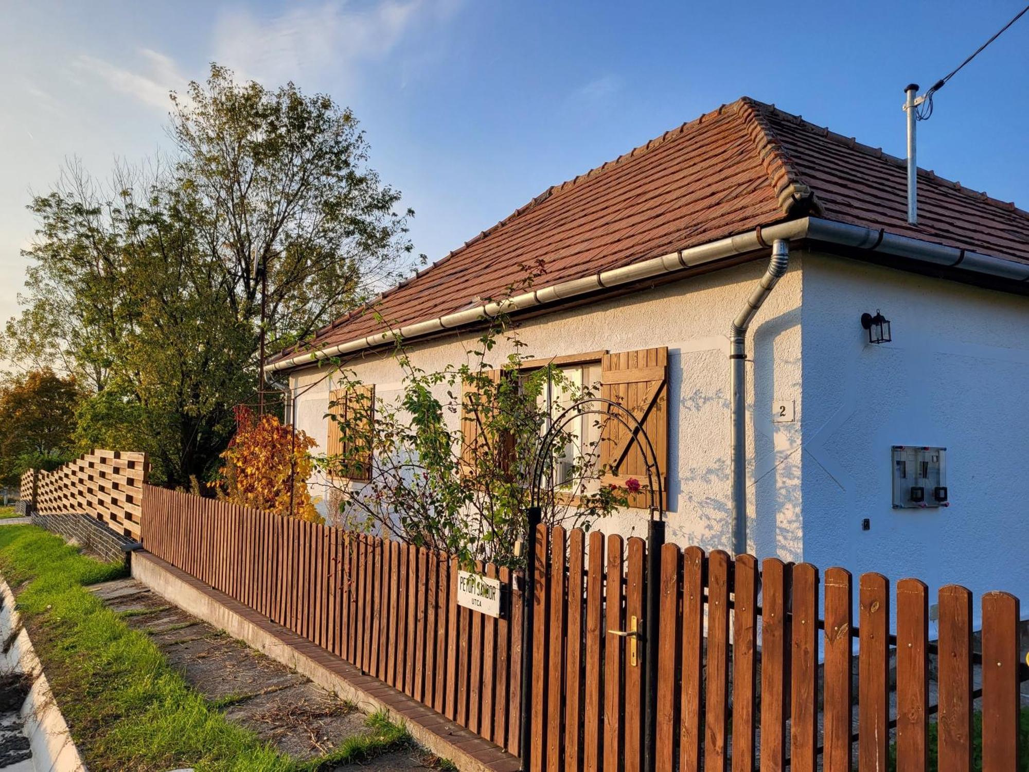 Tepke Guesthouse Garáb Exteriör bild