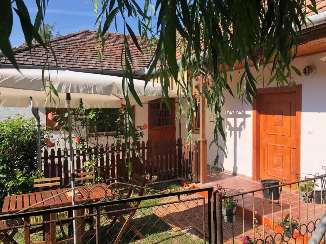 Tepke Guesthouse Garáb Exteriör bild