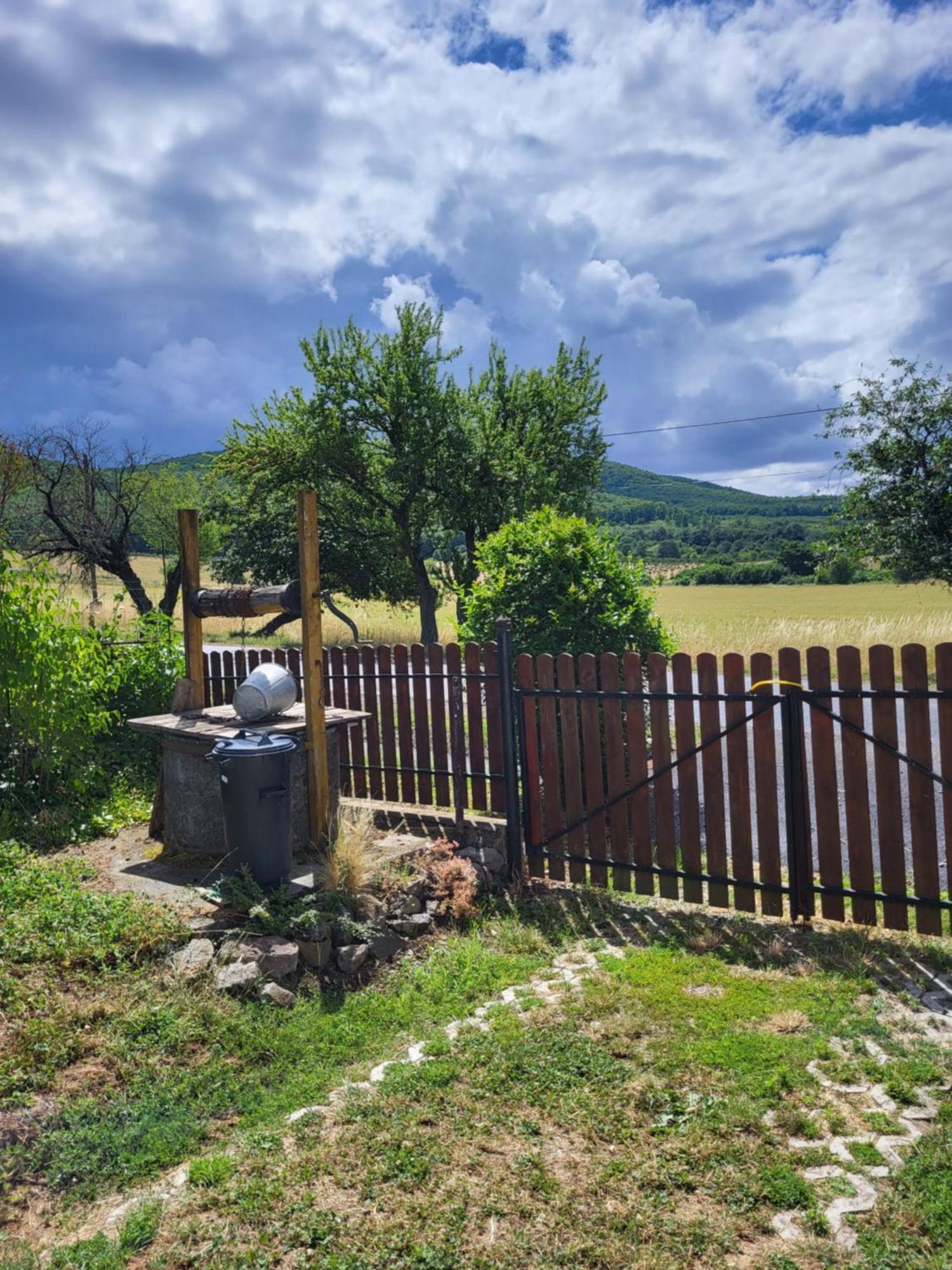 Tepke Guesthouse Garáb Exteriör bild